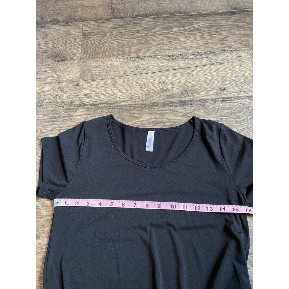 EUC Womens Lularoe Classic Tee Short Sleeve High Low Black T-shirt Size XXS - Picture 6 of 7